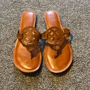 Report Woman’s Sandals Size 9